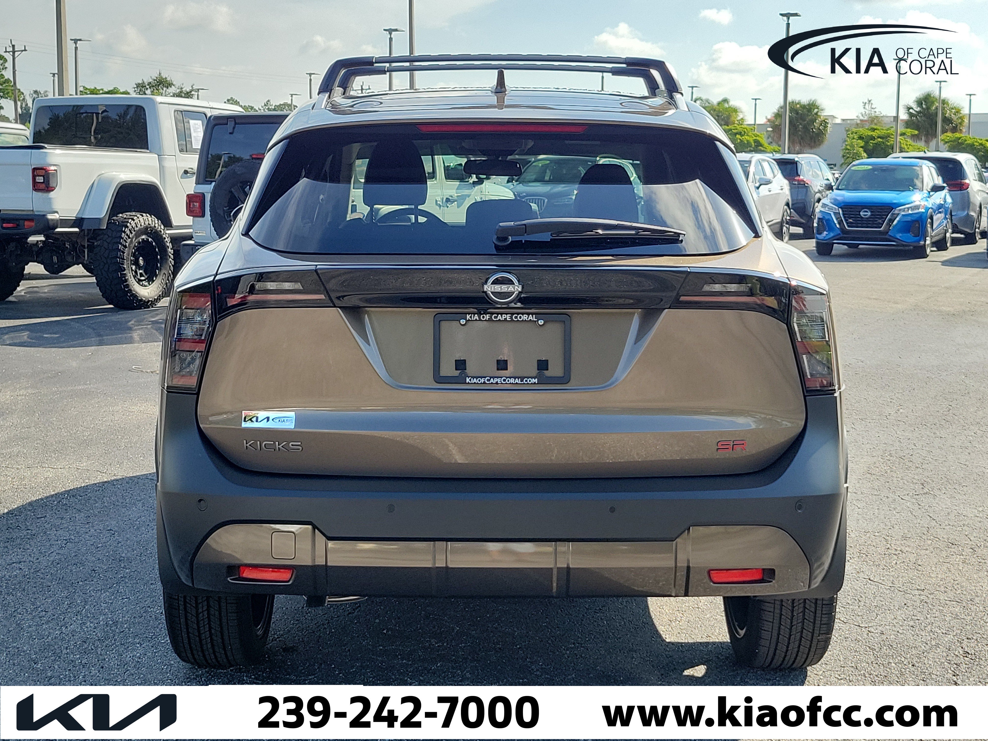 Used 2025 Nissan Kicks SR FWD image 5