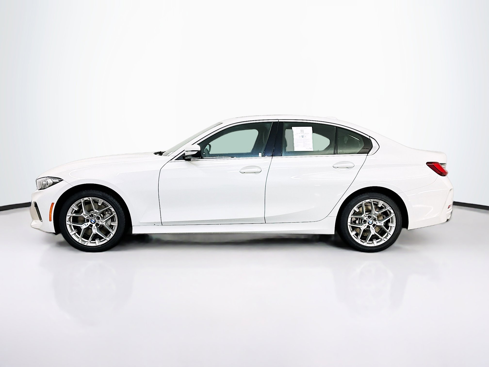 Used 2025 BMW 330i xDrive 330i xDrive image 4