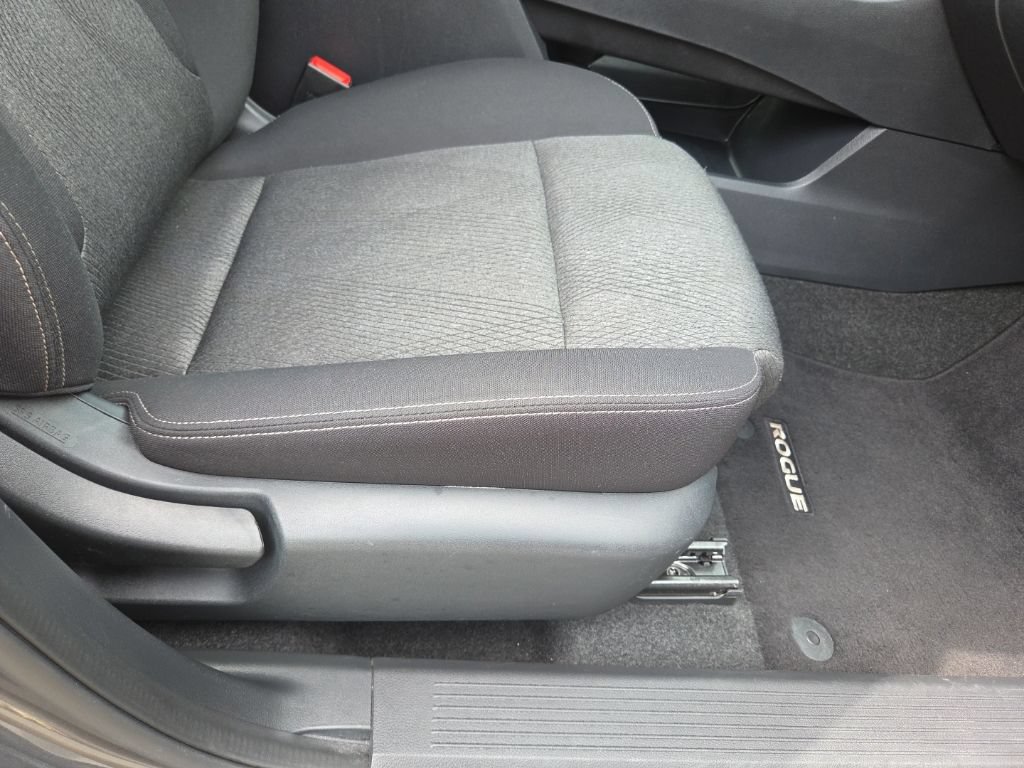 Certified 2025 Nissan Rogue SV FWD image 41