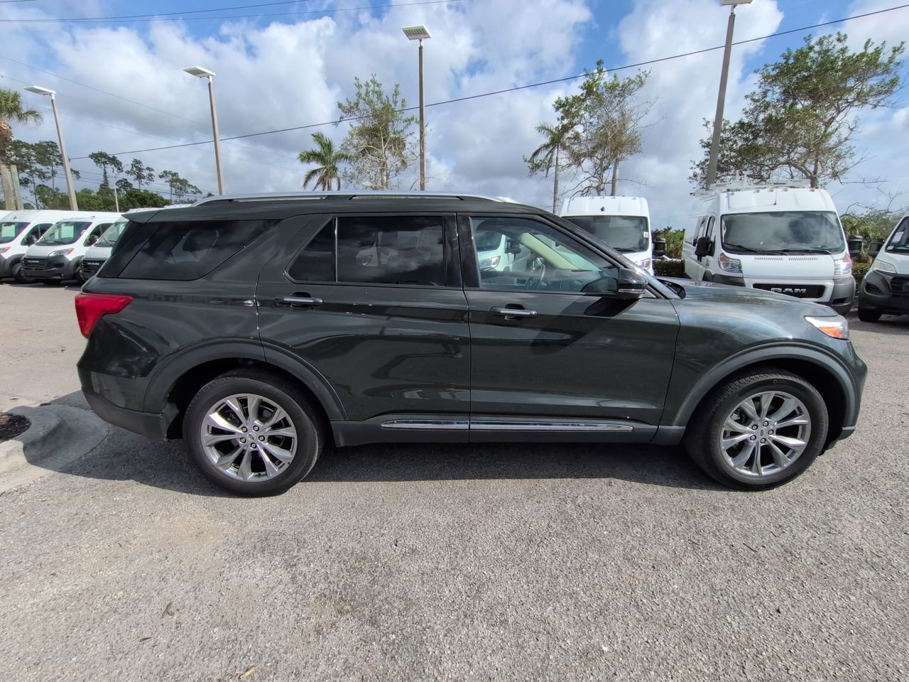 Used 2022 Ford Explorer Limited w/ Equipment Group 301A AWD/4WD image 4