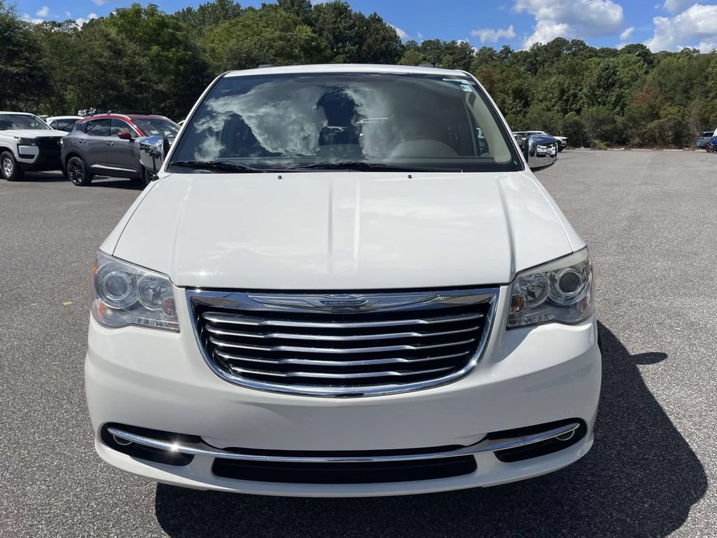 Used 2012 Chrysler Town & Country Limited FWD image 8