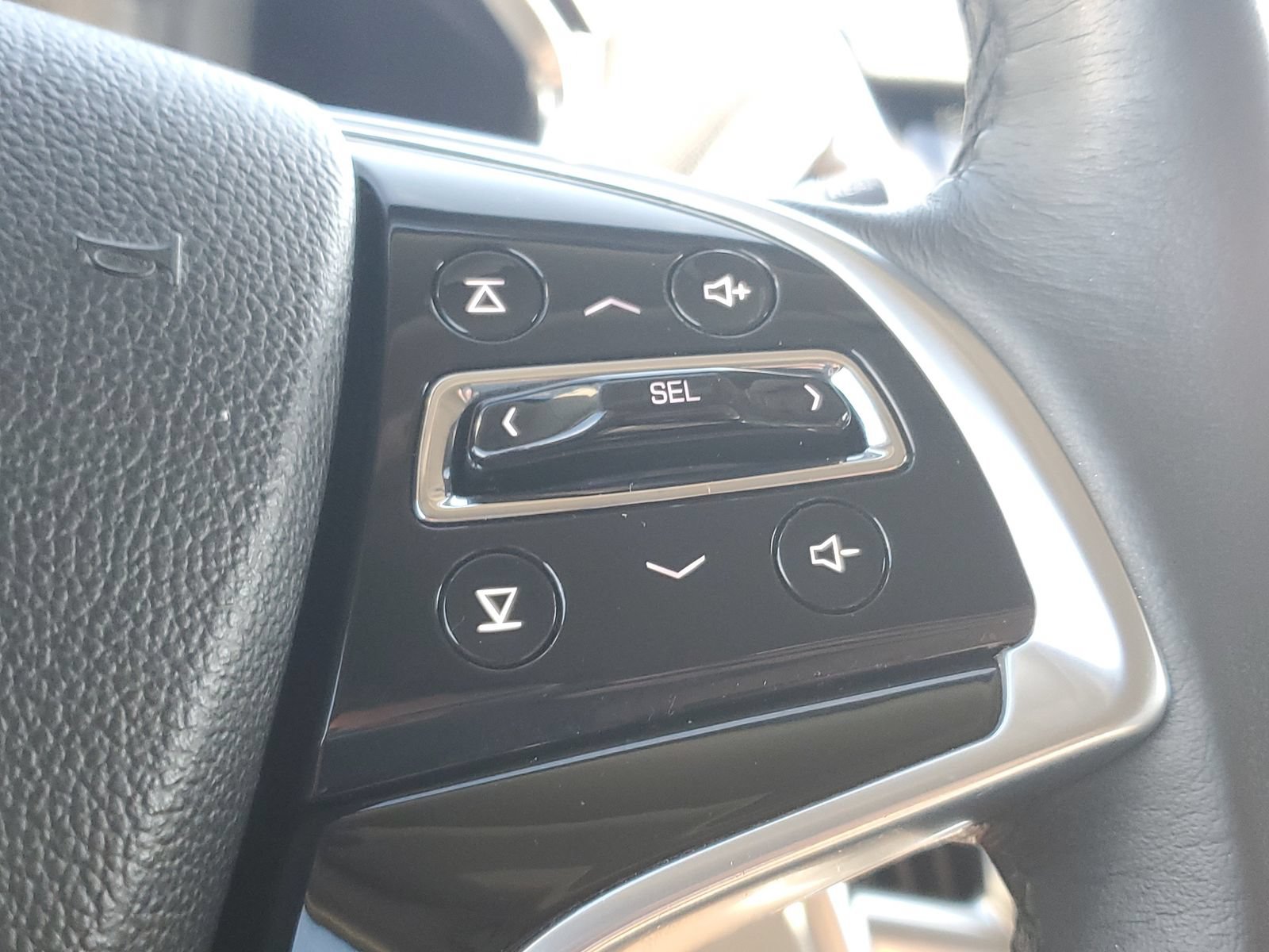 Used 2015 Cadillac SRX FWD image 25