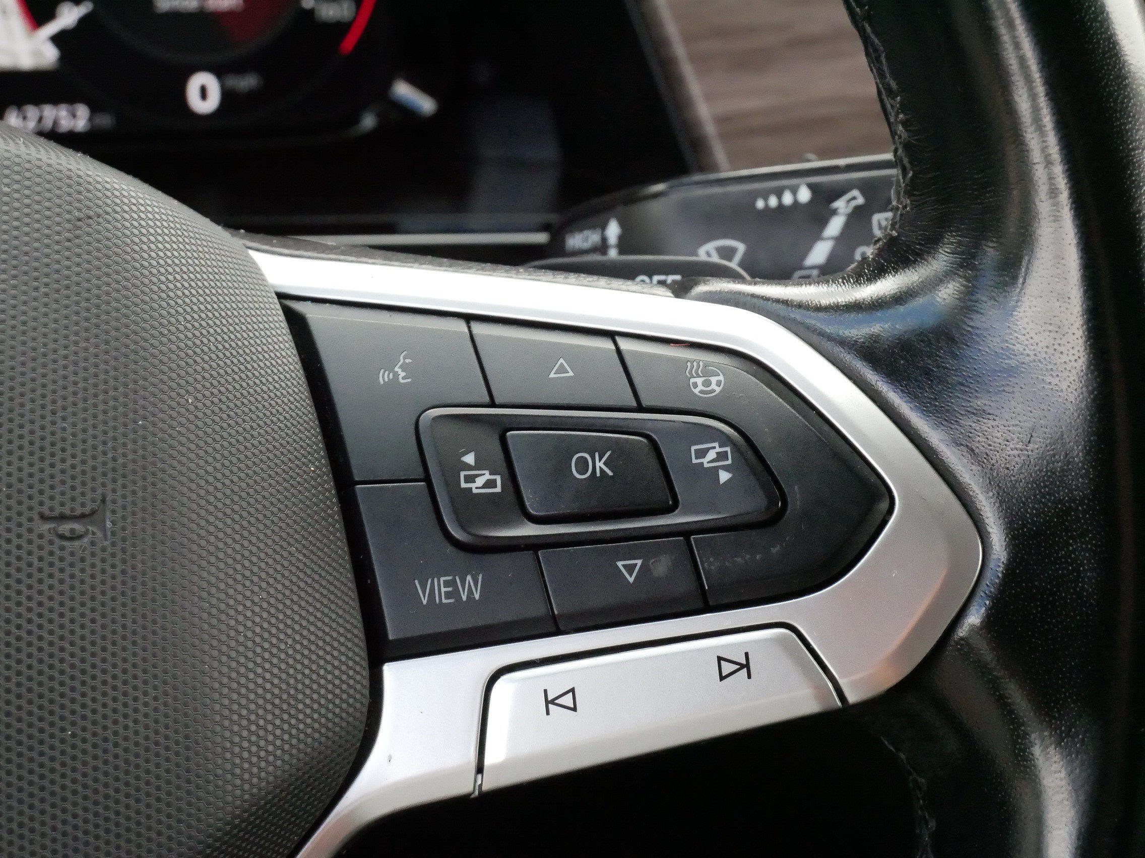 Used 2024 Volkswagen Atlas SEL Premium R-Line AWD/4WD image 24