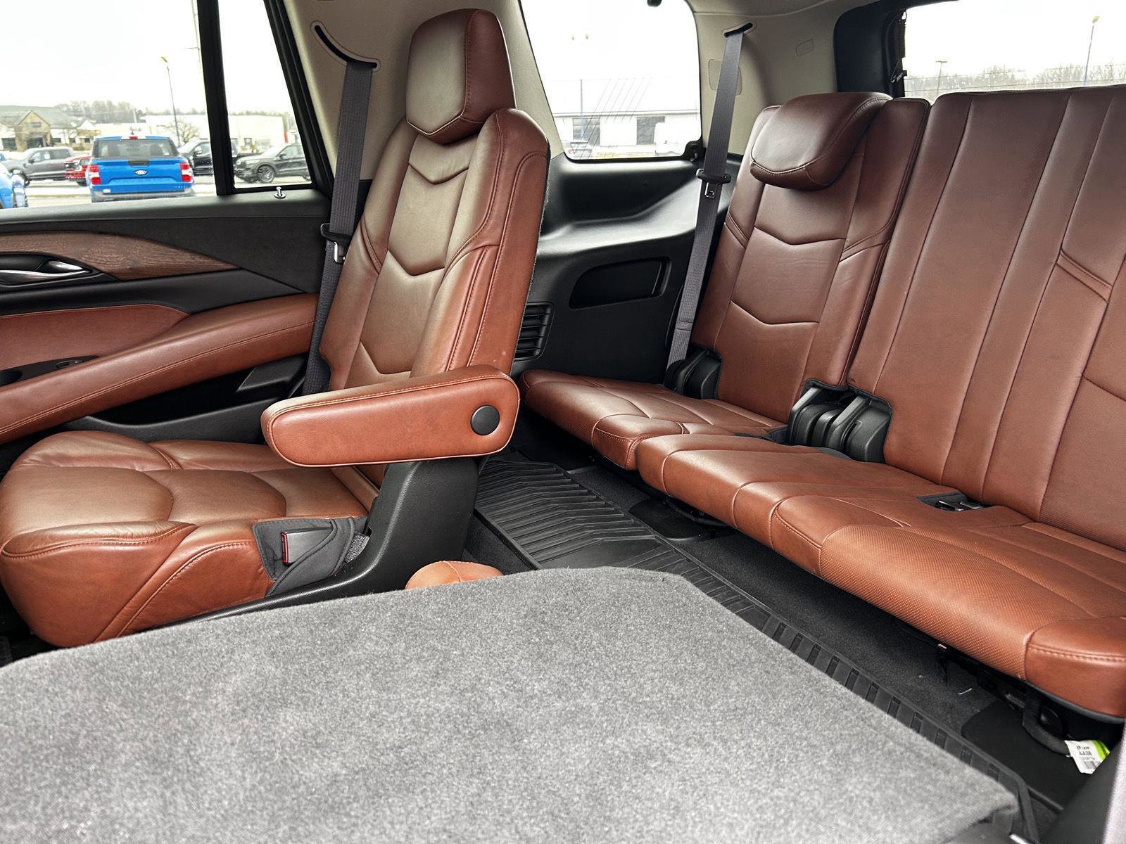 Used 2017 Cadillac Escalade Luxury image 13