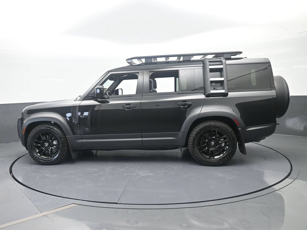 Used 2023 Land Rover Defender 130 SE AWD/4WD image 3