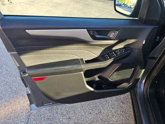 Used 2022 Ford Escape SE image 26