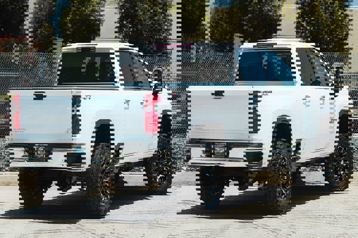 Used 2023 Chevrolet Silverado 2500 LTZ image 3