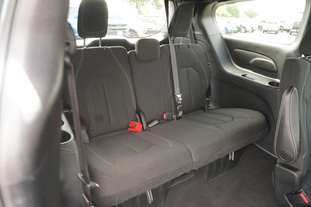 Used 2019 Chrysler Pacifica Touring Plus w/ S Appearance Package FWD image 15