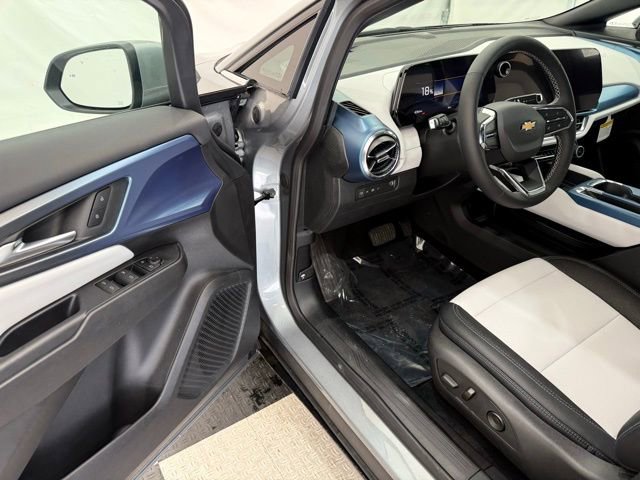 New 2026 Chevrolet Equinox EV LT FWD image 30