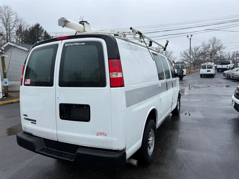 Used 2011 Chevrolet Express 2500 image 3