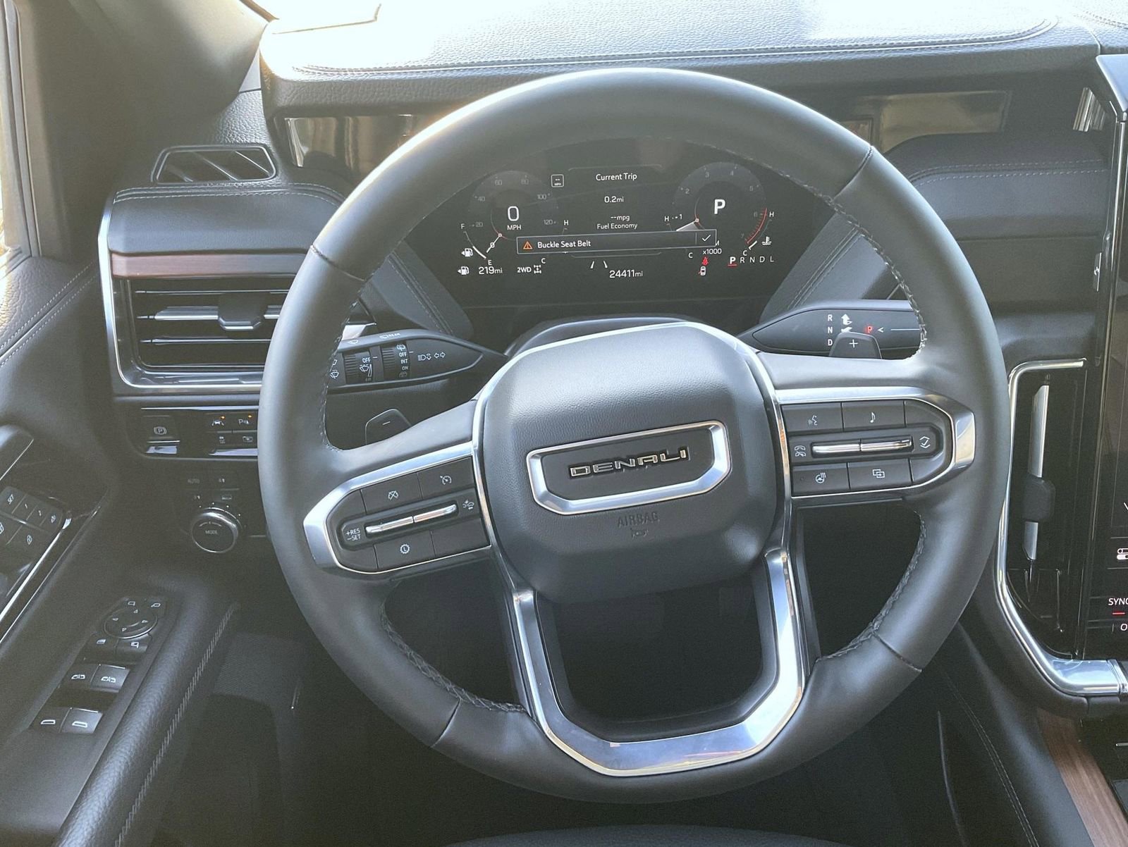 Used 2025 GMC Yukon XL Denali AWD/4WD image 13