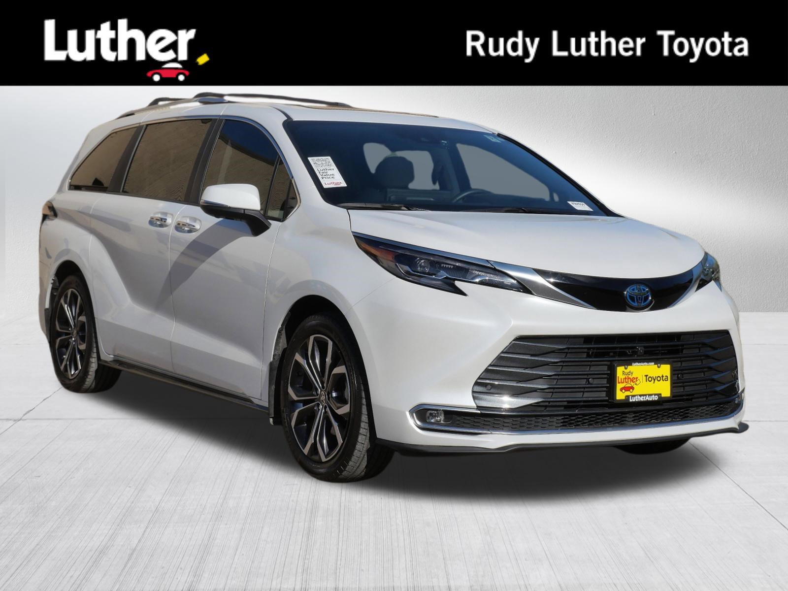 Certified 2025 Toyota Sienna Platinum