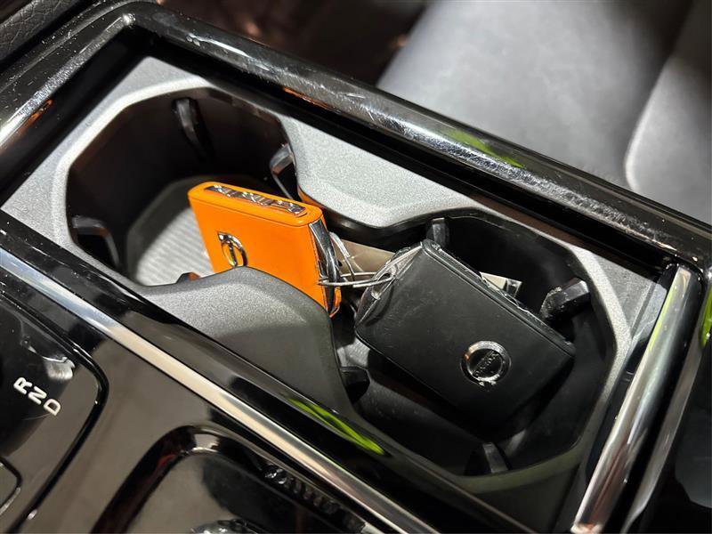 Used 2022 Volvo S60 T8 R-Design Expression image 28