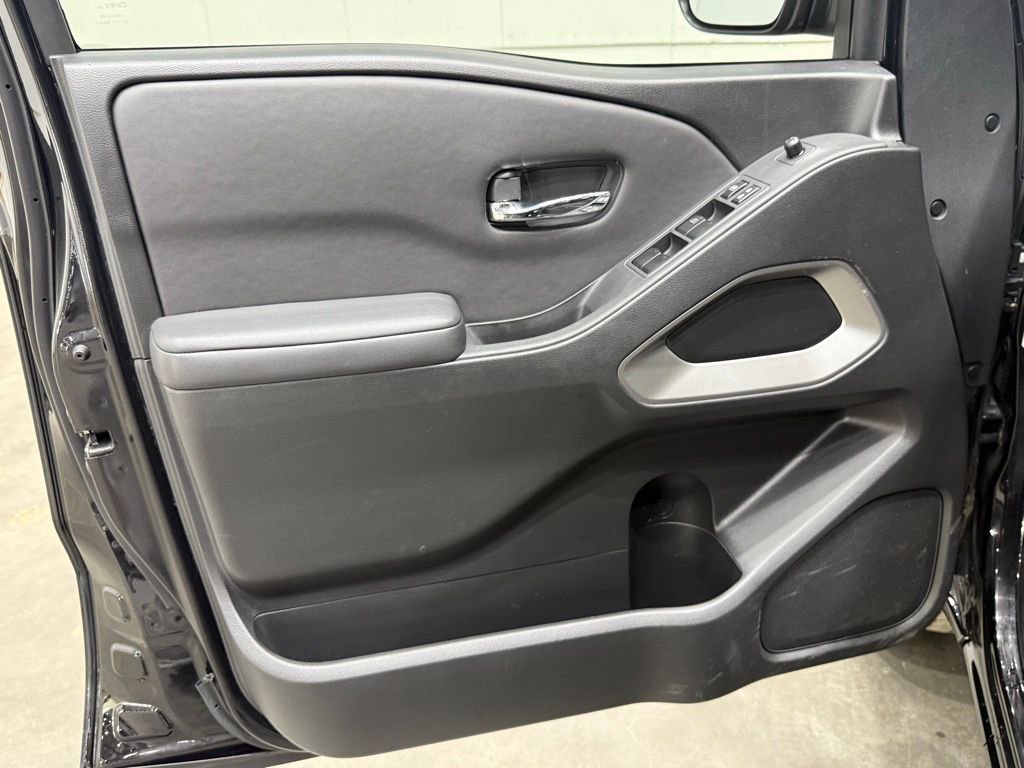 Used 2023 Nissan Frontier SV image 55
