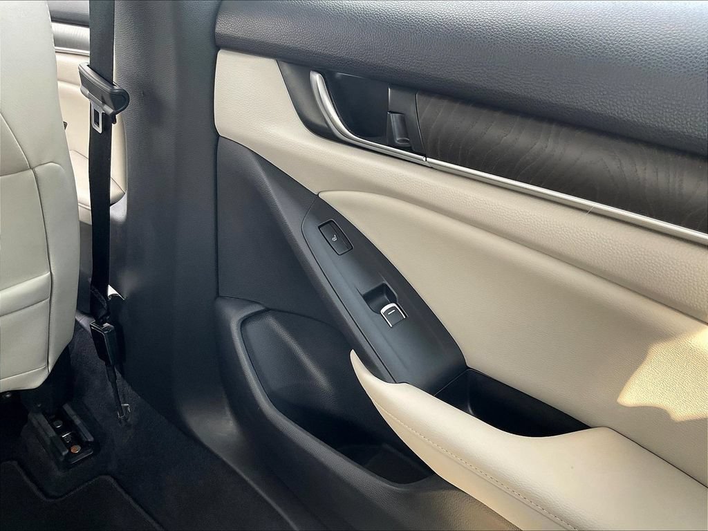 Certified 2018 Honda Accord Touring image 32