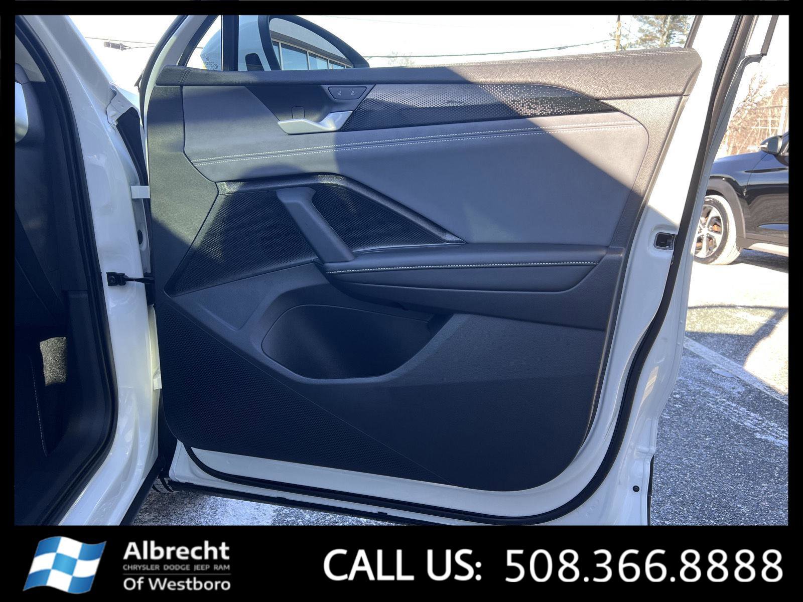 Used 2025 Volkswagen Tiguan SE image 22