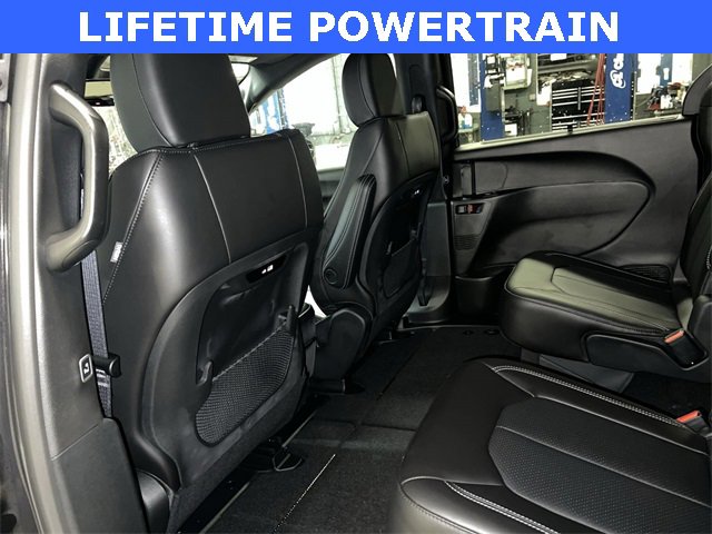 New 2026 Chrysler Pacifica Select image 16