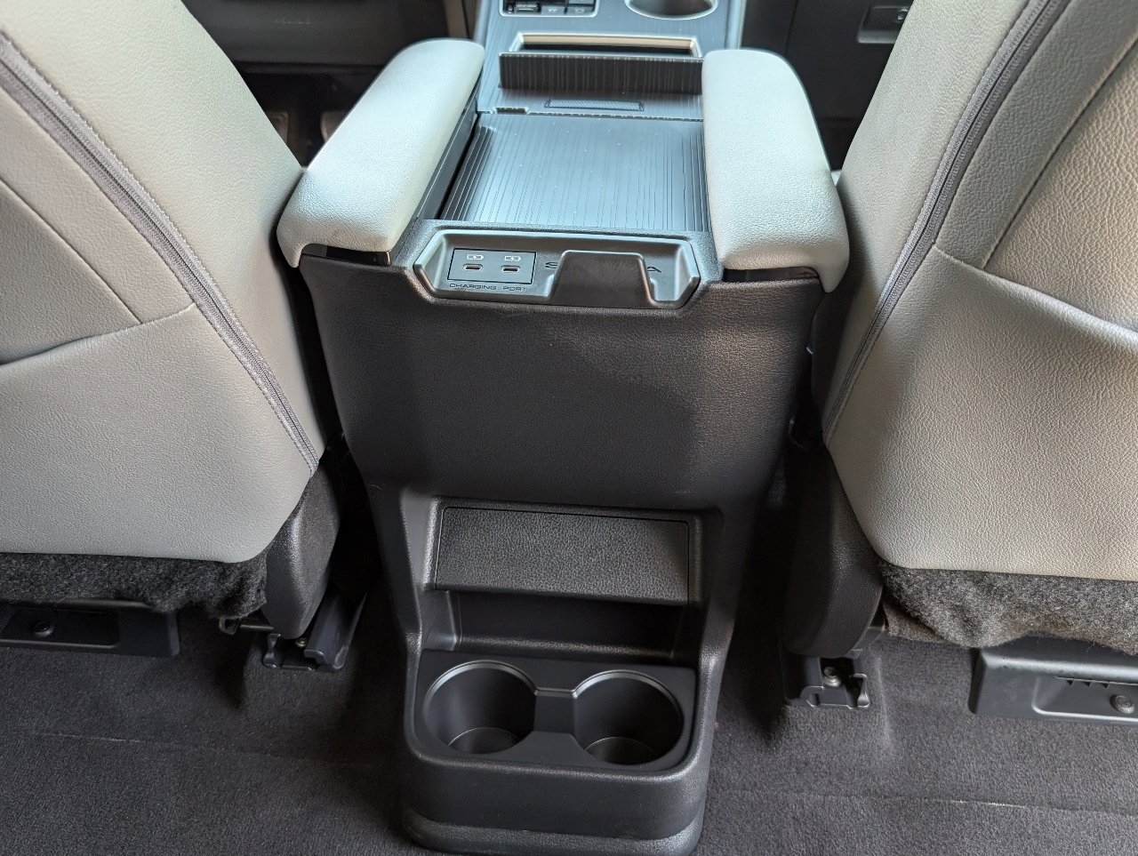 Used 2025 Toyota Sienna XLE image 8