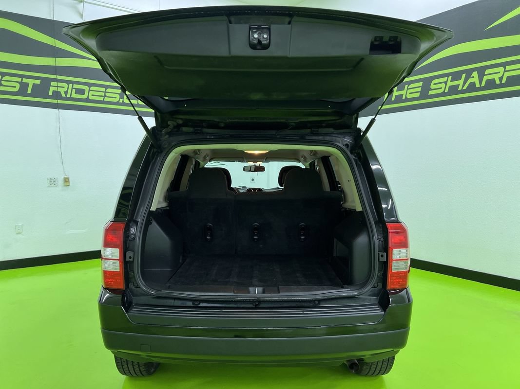 Used 2016 Jeep Patriot Latitude FWD image 9