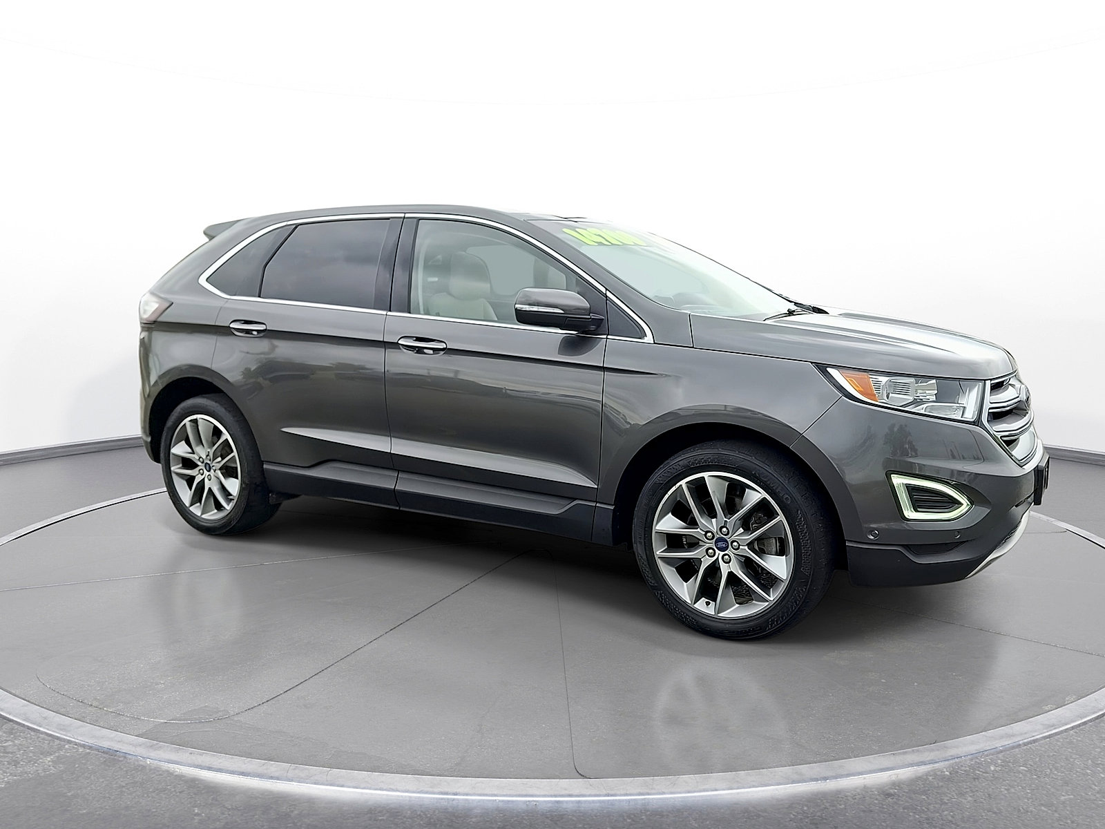 Used 2018 Ford Edge Titanium w/ Equipment Group 302A AWD/4WD image 2
