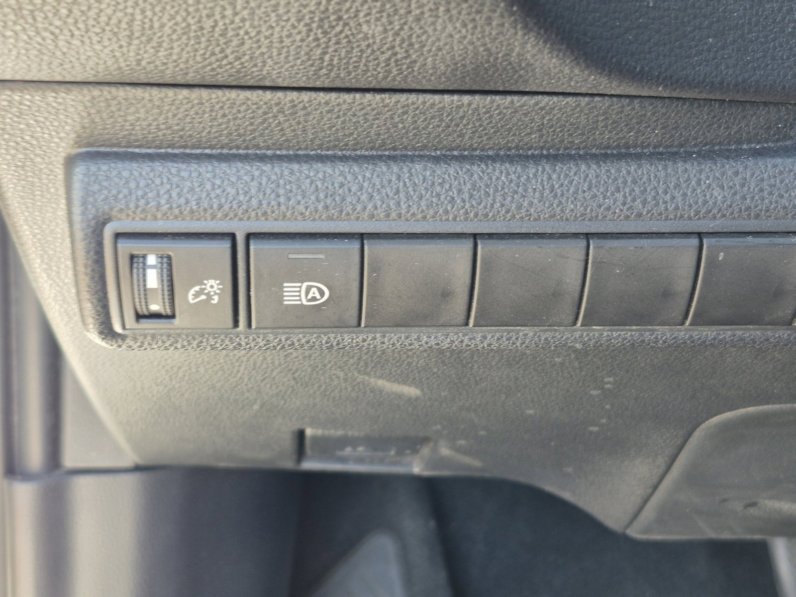 Certified 2024 Toyota Corolla LE image 33