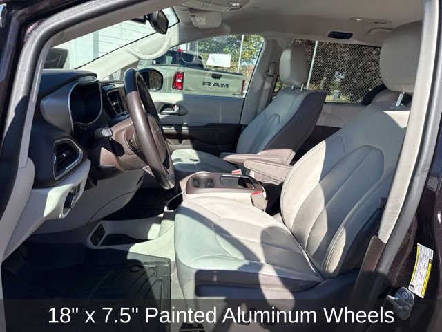 Used 2018 Chrysler Pacifica Touring-L Plus w/ Tire & Wheel Group FWD image 10