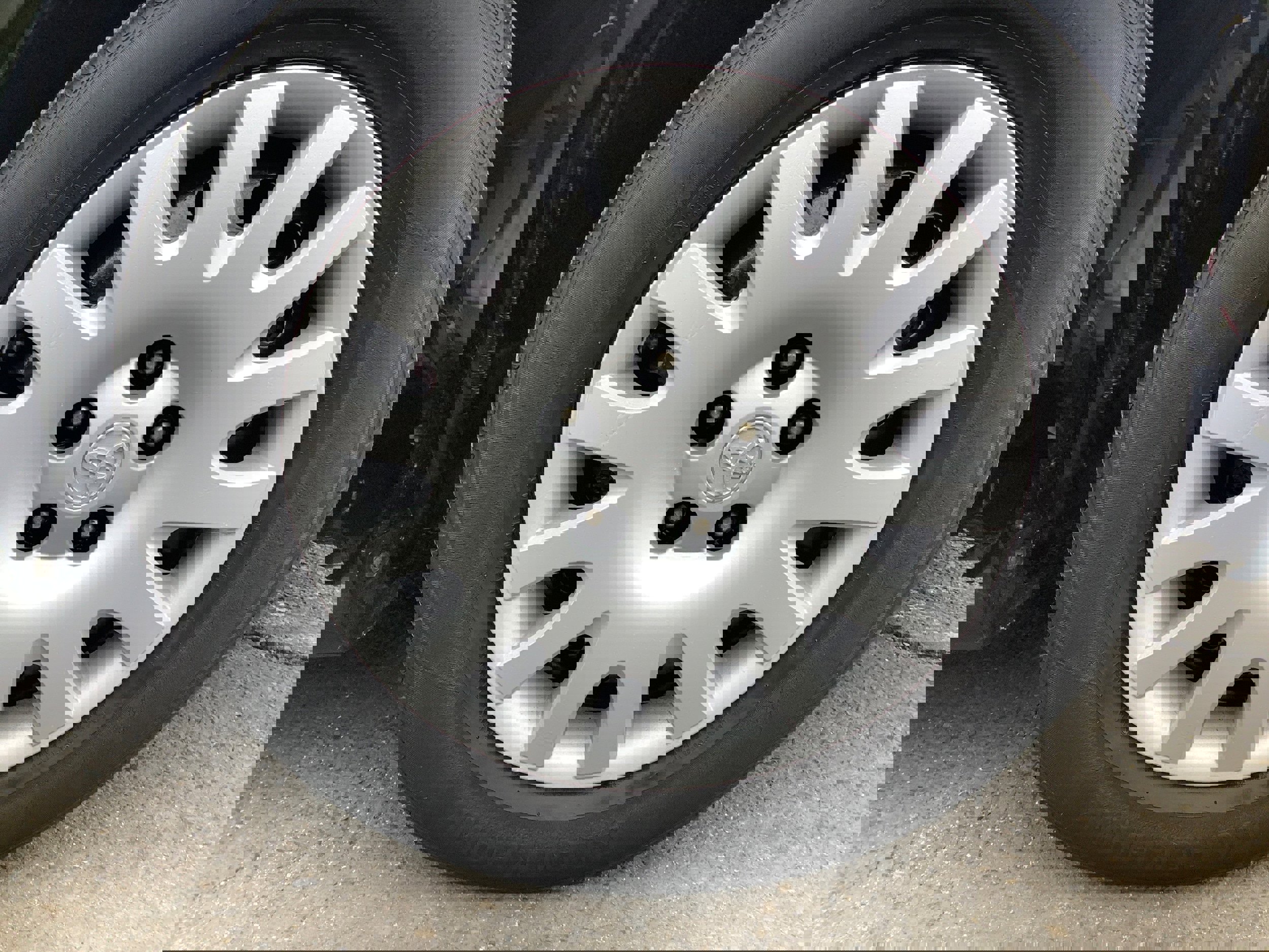 Used 2011 Toyota Camry LE image 19