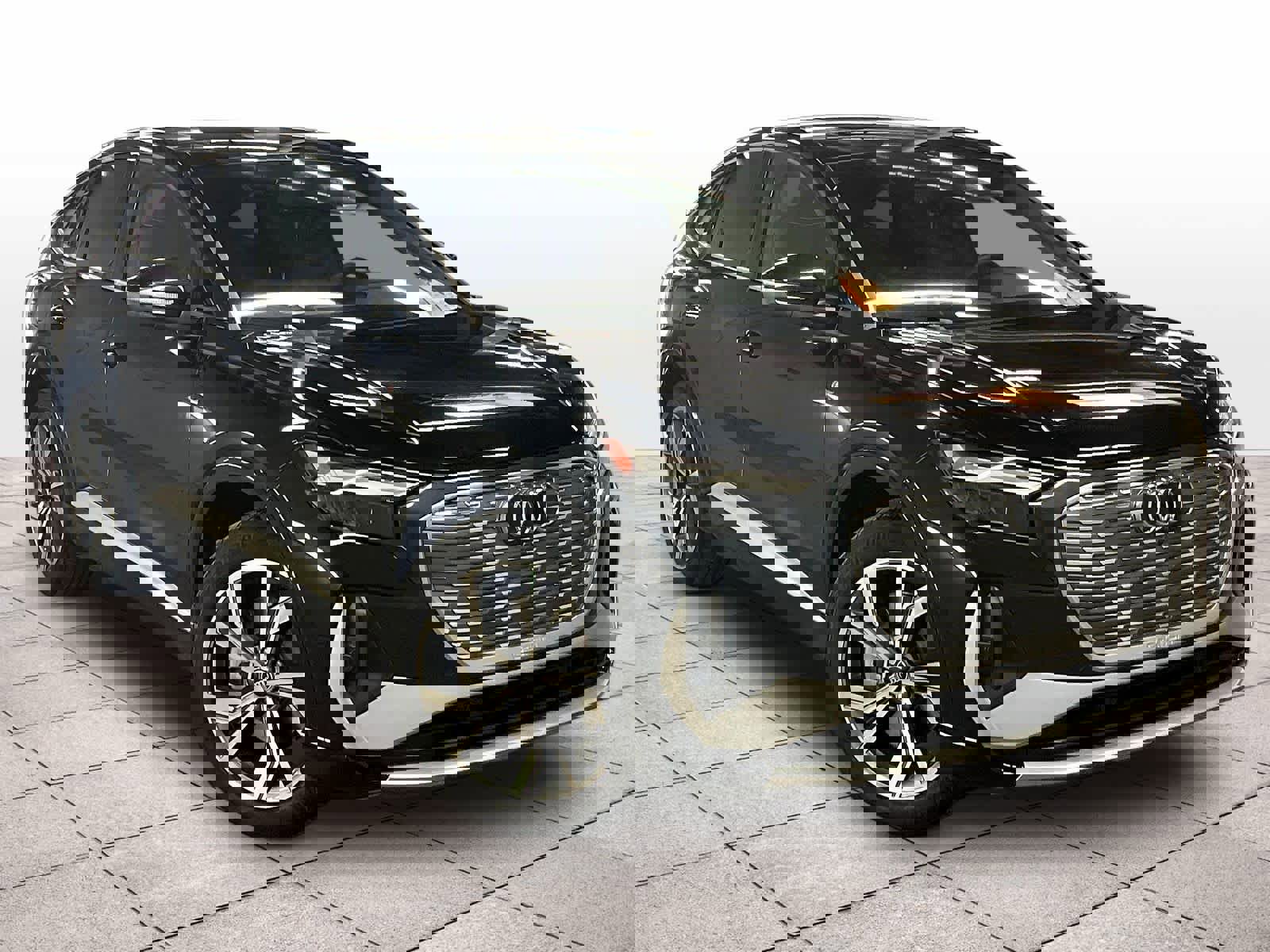 Used 2025 Audi Q4 e-tron Premium Plus w/ Premium Plus image 2