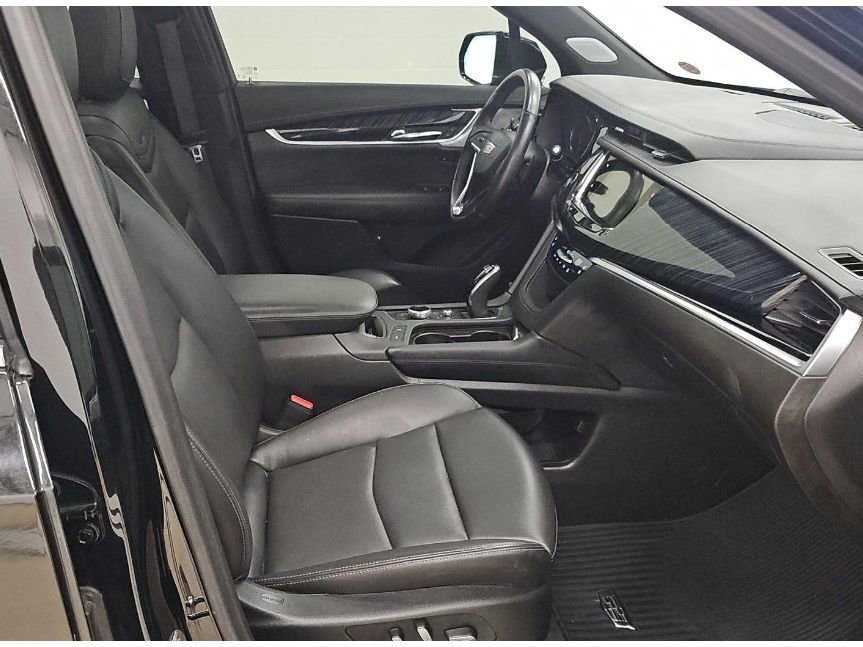 Used 2024 Cadillac XT6 Premium Luxury AWD/4WD image 8