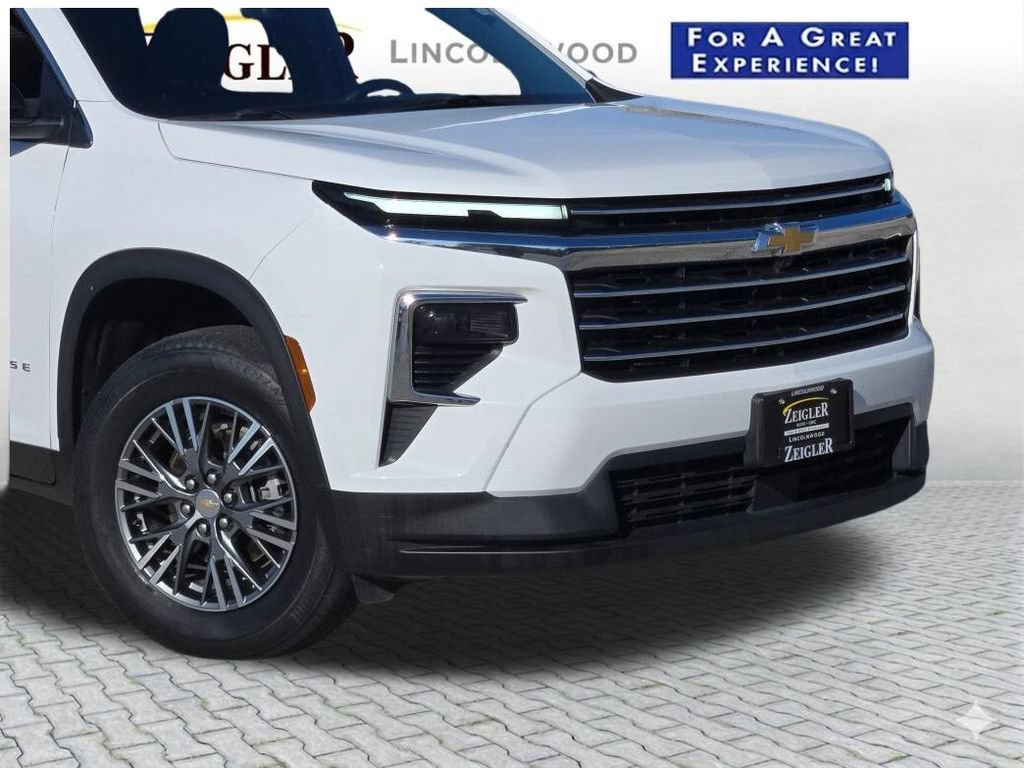 Used 2024 Chevrolet Traverse LT AWD/4WD image 2