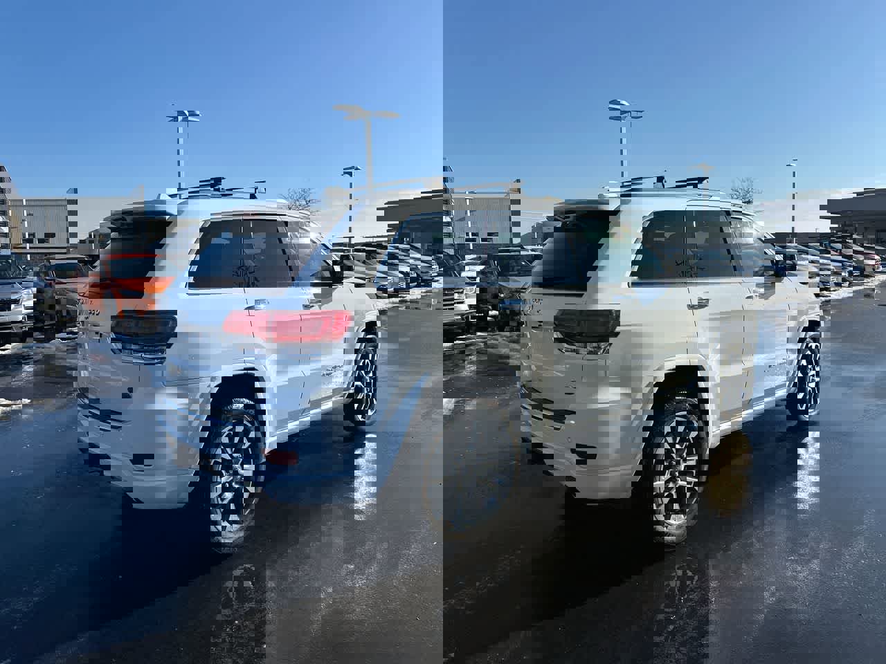 Used 2017 Jeep Grand Cherokee Overland image 14