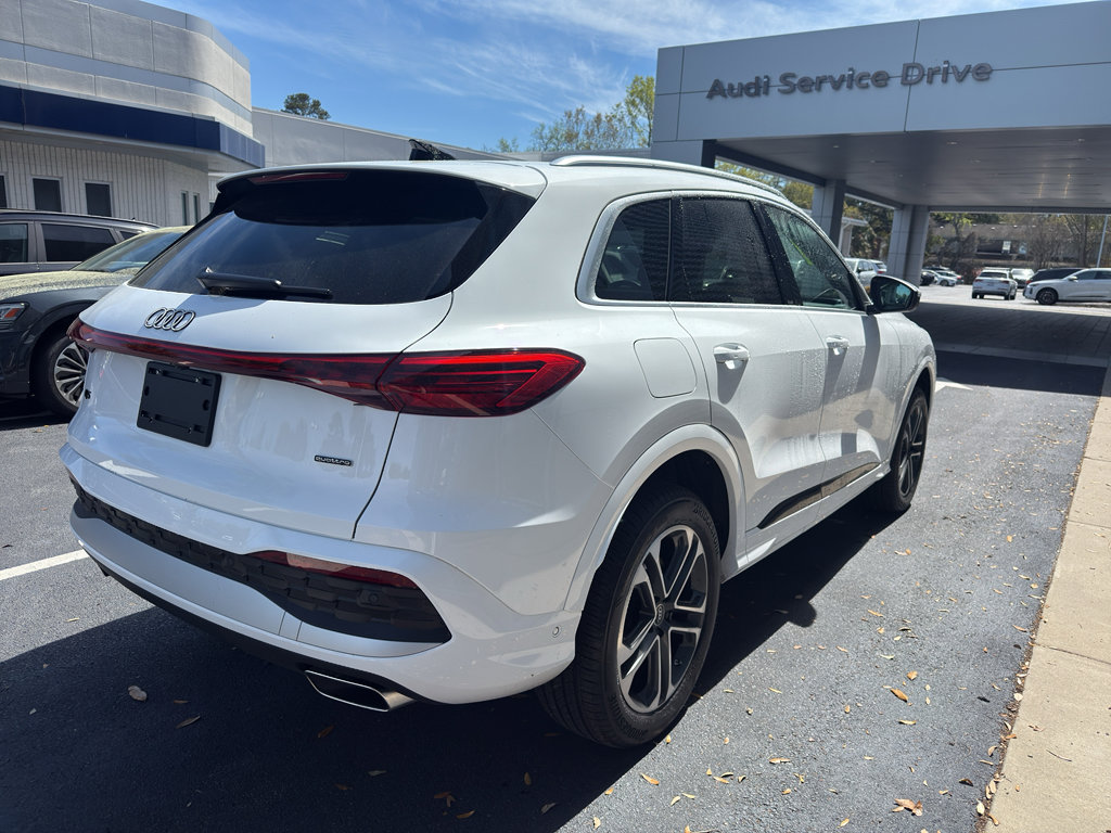 Used 2025 Audi Q5 Premium w/ Convenience Package image 5