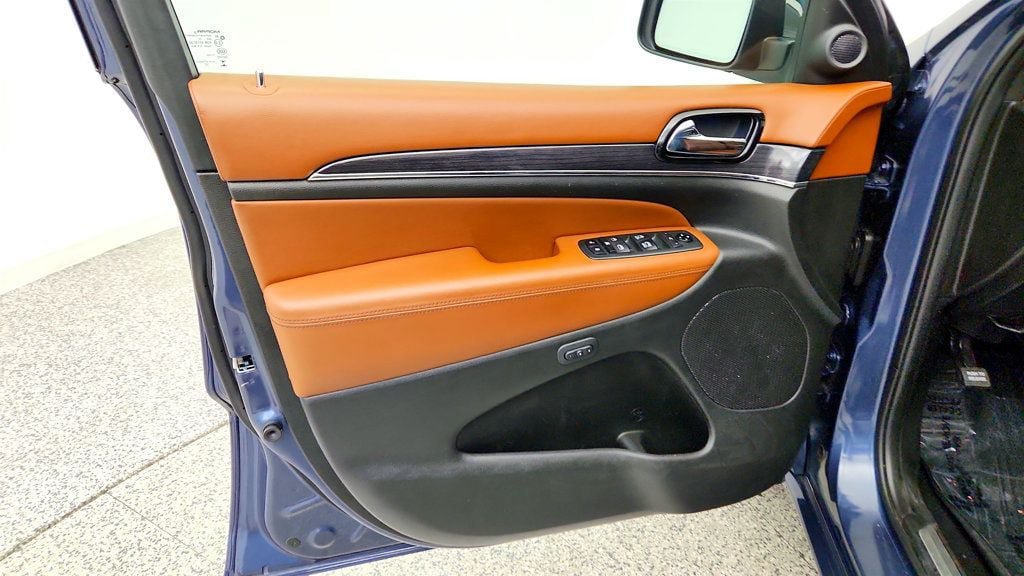 Used 2020 Jeep Grand Cherokee Overland AWD/4WD image 11