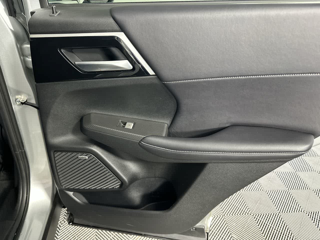 Used 2025 Mitsubishi Outlander SE FWD image 27