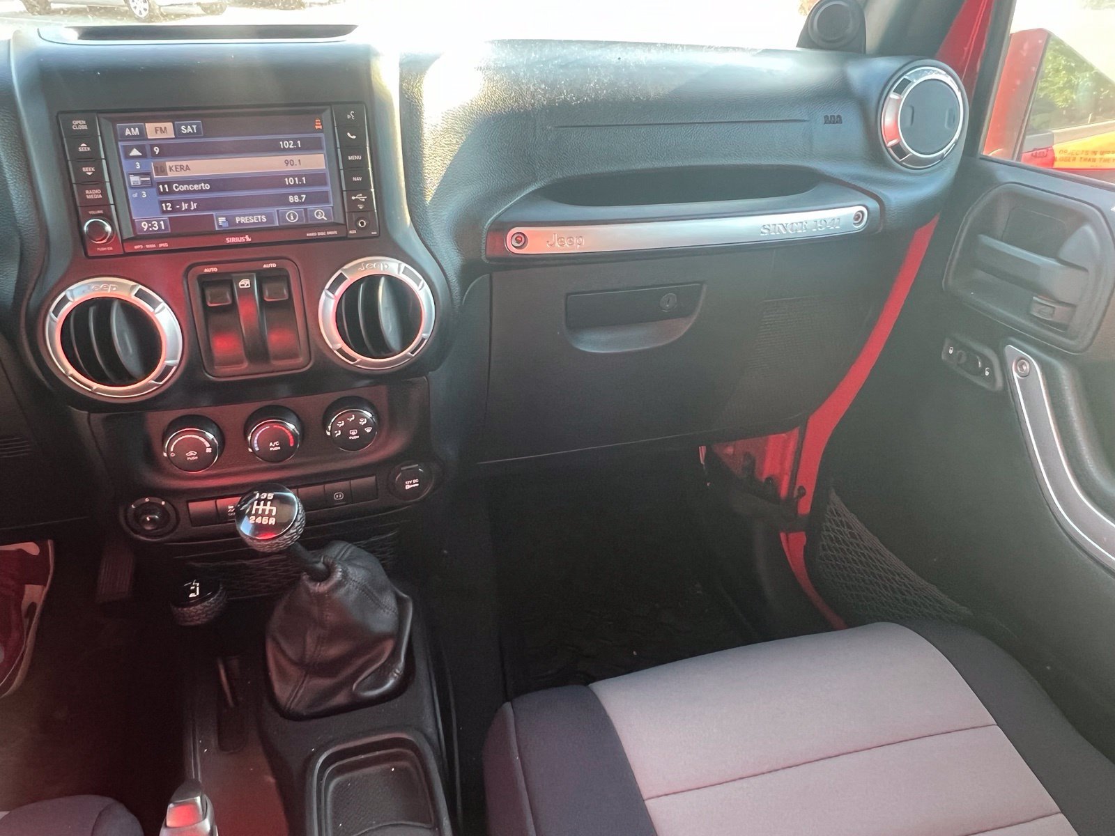 Used 2012 Jeep Wrangler Rubicon w/ PWR Convenience Group AWD/4WD image 24