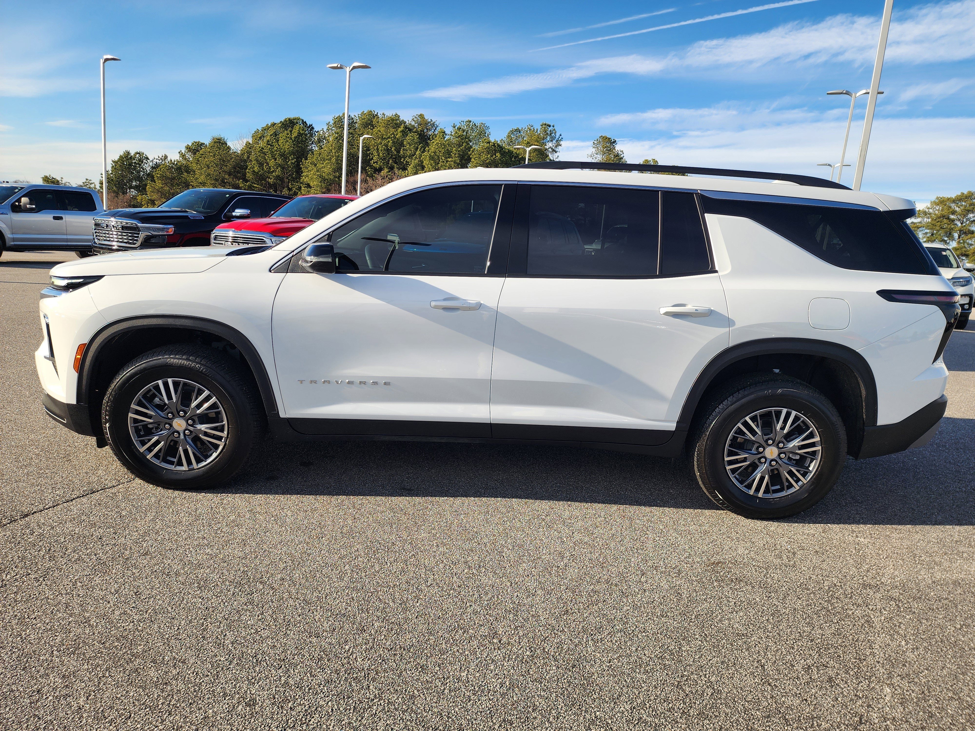 Used 2026 Chevrolet Traverse LT image 8