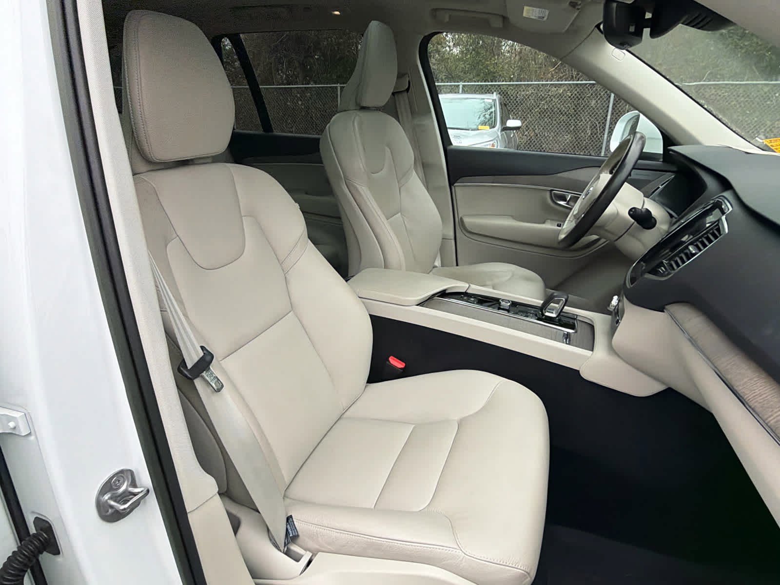 Used 2023 Volvo XC90 B5 Plus w/ Protection Package Premier image 18