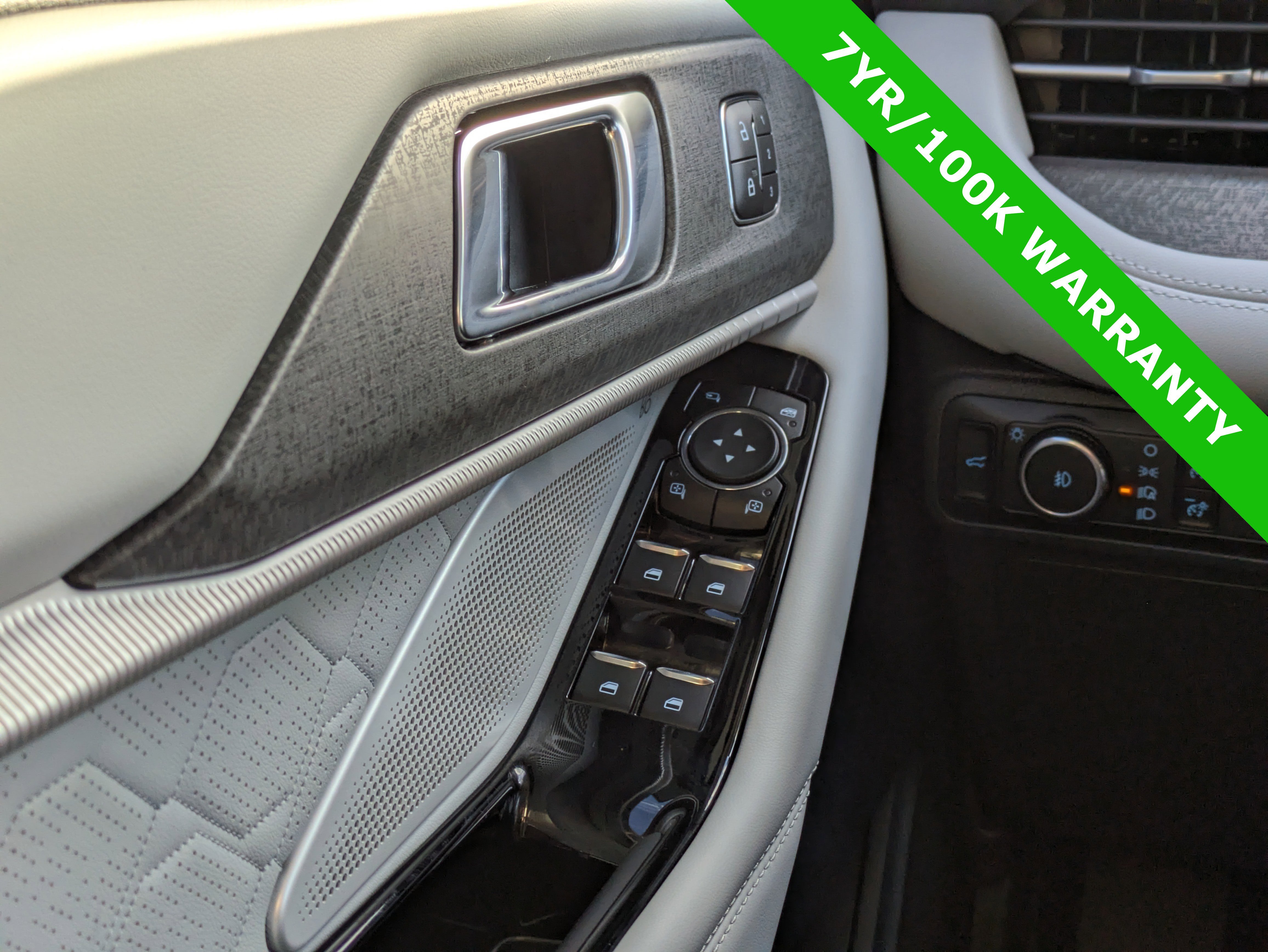 Certified 2025 Ford Explorer Platinum w/ Ultimate Package image 26