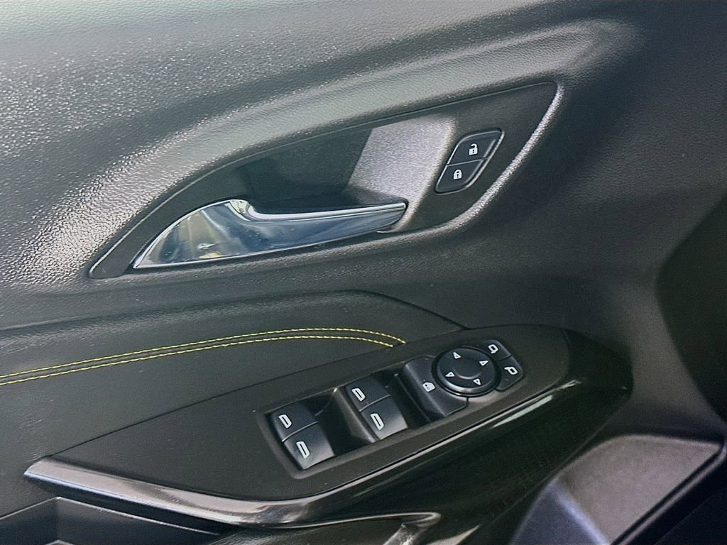 Used 2024 Chevrolet Trax LT w/ LT Convenience Package FWD image 24