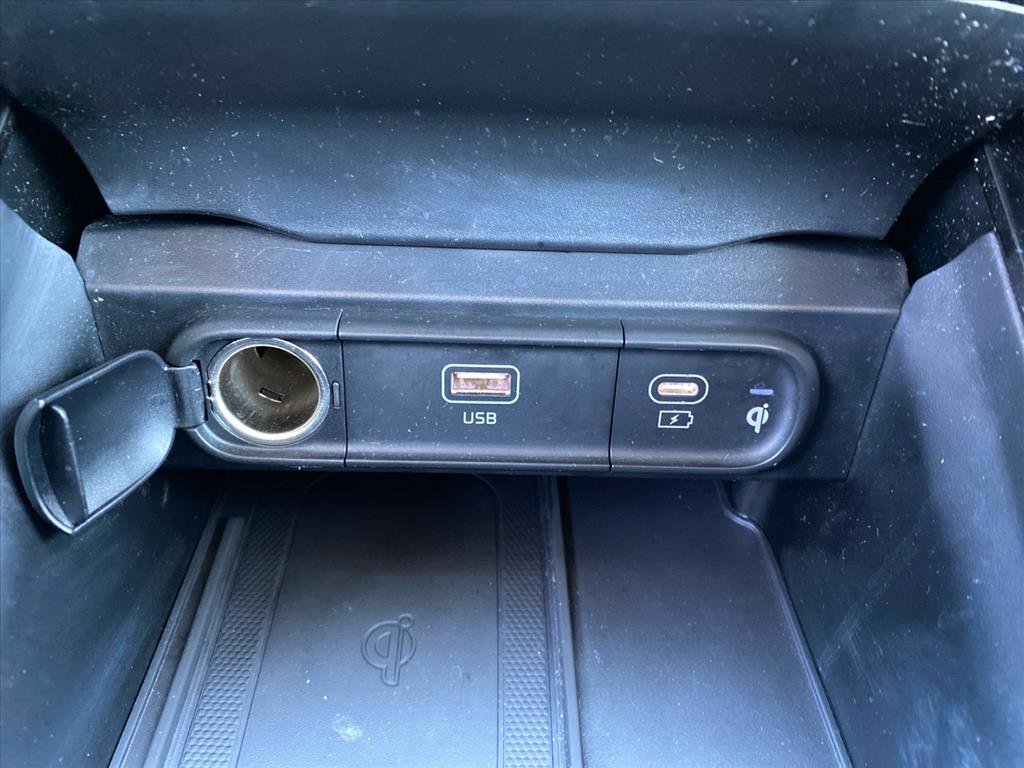 Used 2024 Kia Telluride EX w/ EX Captain's Chair Package image 16