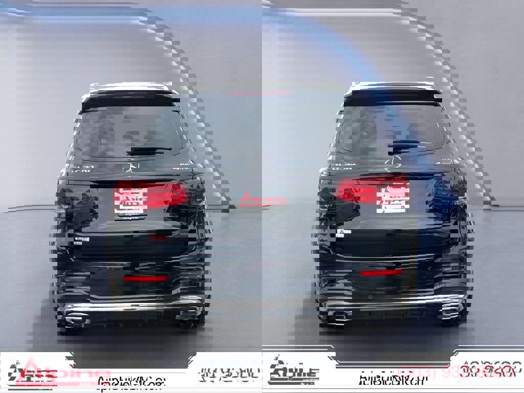 Used 2022 Mercedes-Benz GLC 300 4MATIC image 4