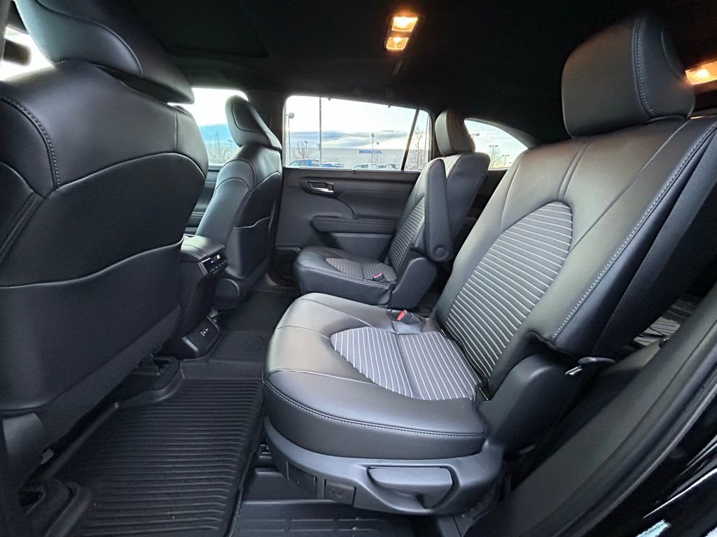 Used 2026 Toyota Highlander XSE image 25