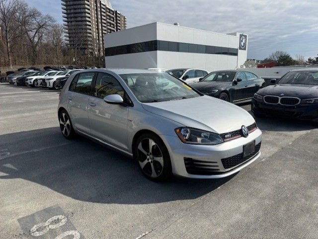 Used 2017 Volkswagen Golf S image 2