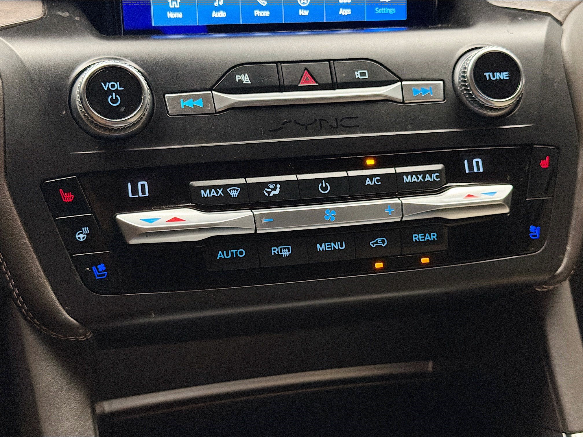 Used 2020 Ford Explorer Platinum w/ Premium Technology Package AWD/4WD image 10