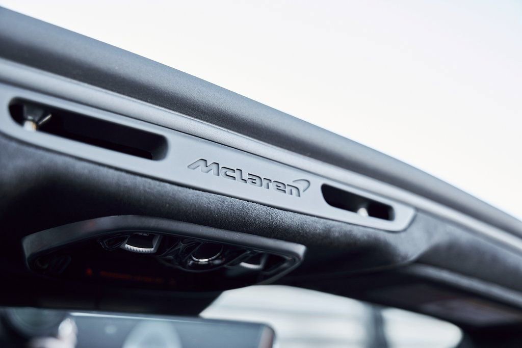 Used 2025 McLaren Artura Spider RWD image 76