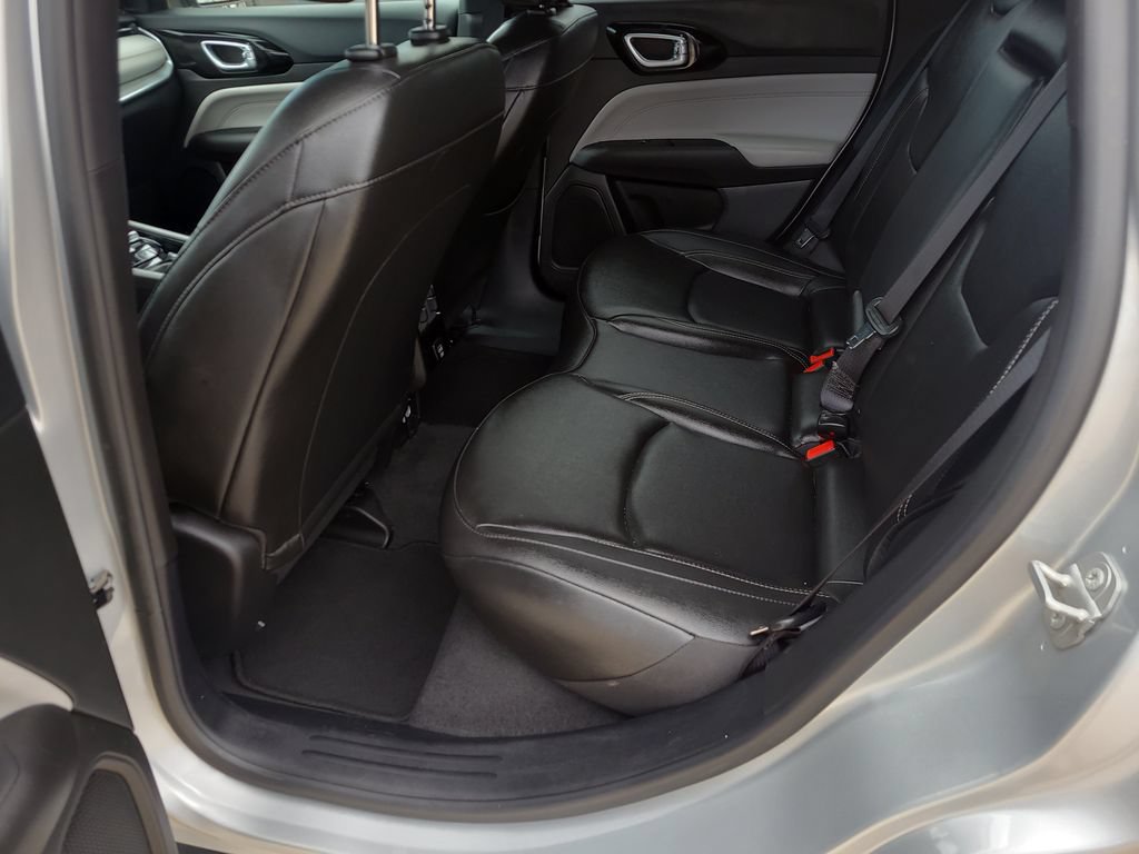 Used 2025 Jeep Compass Limited AWD/4WD image 9