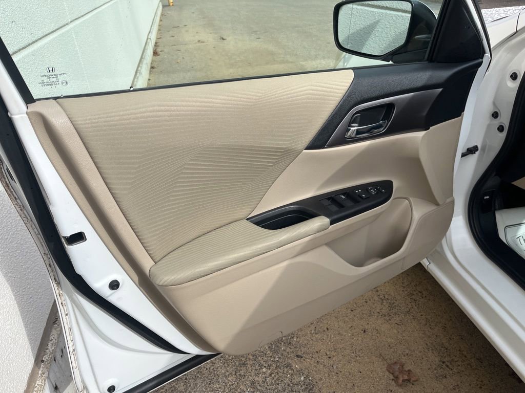 Used 2015 Honda Accord LX image 17