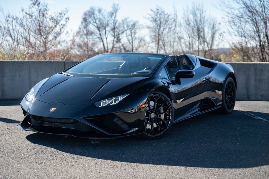 Used 2021 Lamborghini Huracan EVO RWD image 2