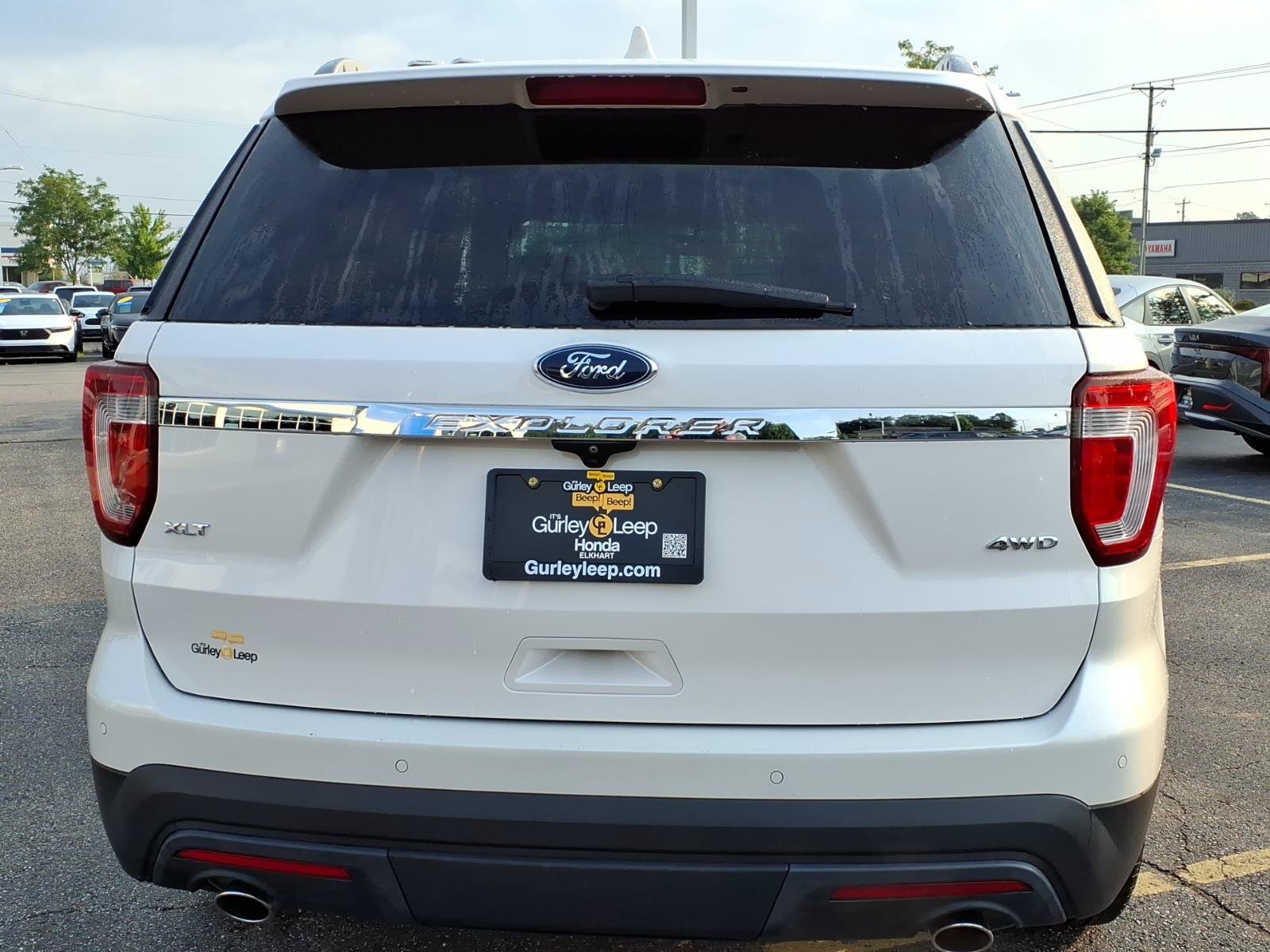 Used 2017 Ford Explorer XLT w/ Equipment Group 202A AWD/4WD image 11