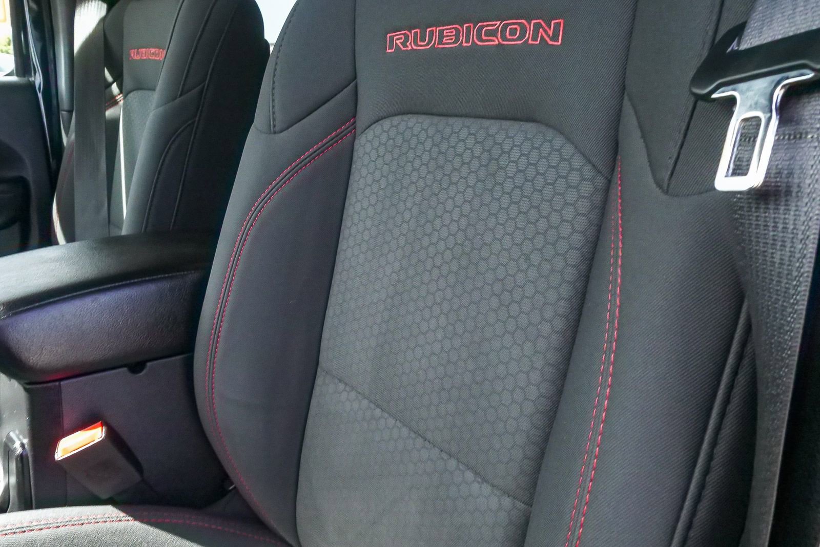 Used 2019 Jeep Wrangler Unlimited Rubicon w/ Cold Weather Group image 21